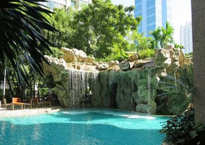 The-Park-Chidlom-Bangkok-condo-swimmingpools-600x385